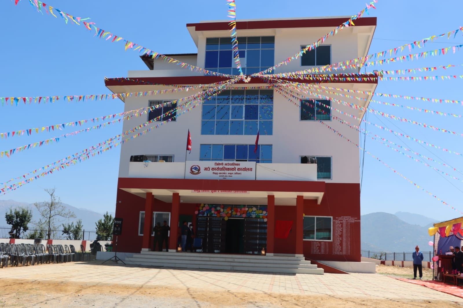 त्रिवेणीमा विपद् तथा दिर्घरोगका कारण प्रभावित ३२ जनालाई आर्थिक सहयोग गरिँदै 