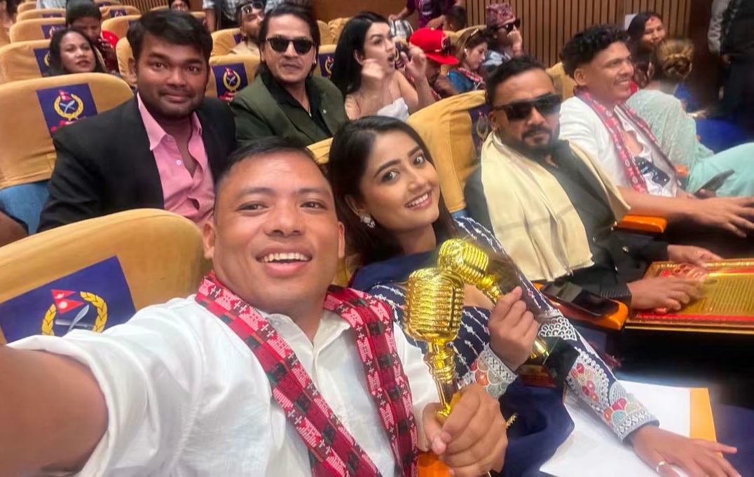 रुकुमदेखि राष्ट्रिय मञ्चसम्म राम  पुनको चमक, नेसनल ब्रान्ड म्युजिक अवार्डबाट सम्मानित