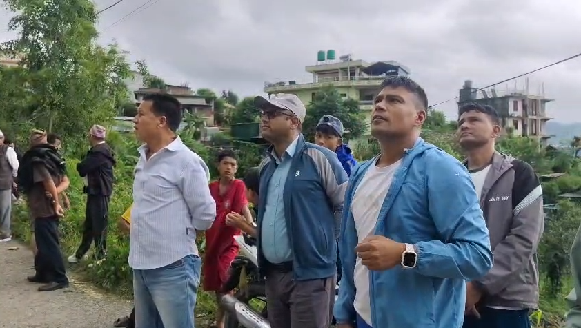 प्रमुख जिल्ला अधिकारी गौतमको नेतृत्वमा सेरीगाउँ पहिरोबाट भएको क्षतिको निरीक्षण