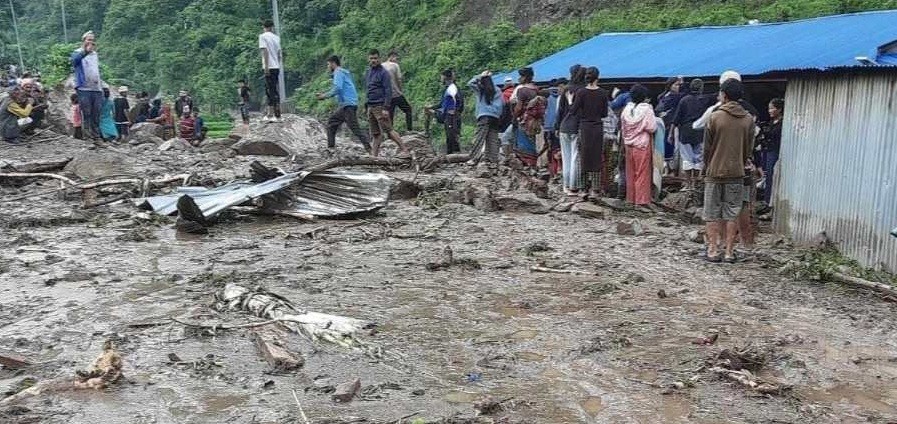 बाढीमा परेर  मृत्यु तथा बेपत्ता भएका परिवारलाई राहत  उपलब्ध