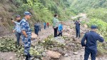भारी वर्षापछि मध्यपहाडी लोकमार्ग रुकुम खण्ड १२ घण्टा सवारी आवागमन रोक