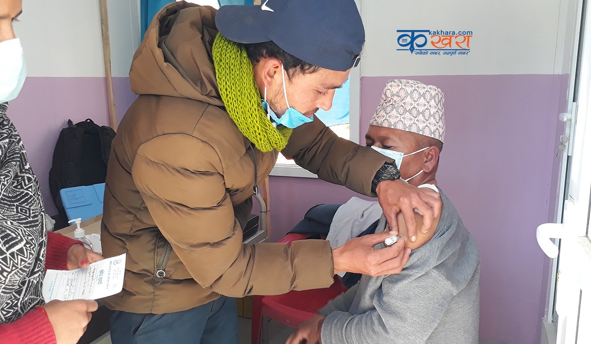 रुकुम पश्चिममा कोरोना विरुद्धको पहिलो खोप बिष्णुलाई