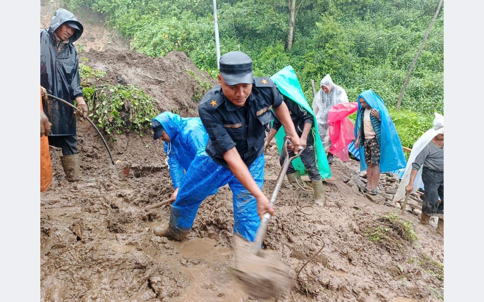 पर्वत पहिराे: दम्पतीको शव भेटियो