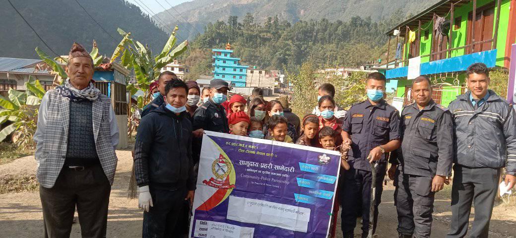 छिनखेत बजारमा सरसफाई गरियाे