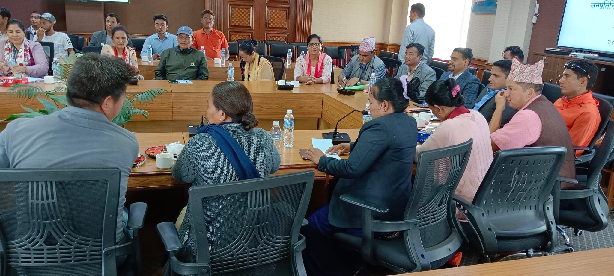 नमस्ते खाएर बस्ने हाेईन काम गरेर देखाउनुहोस्ः अर्थमन्त्री शर्मा  