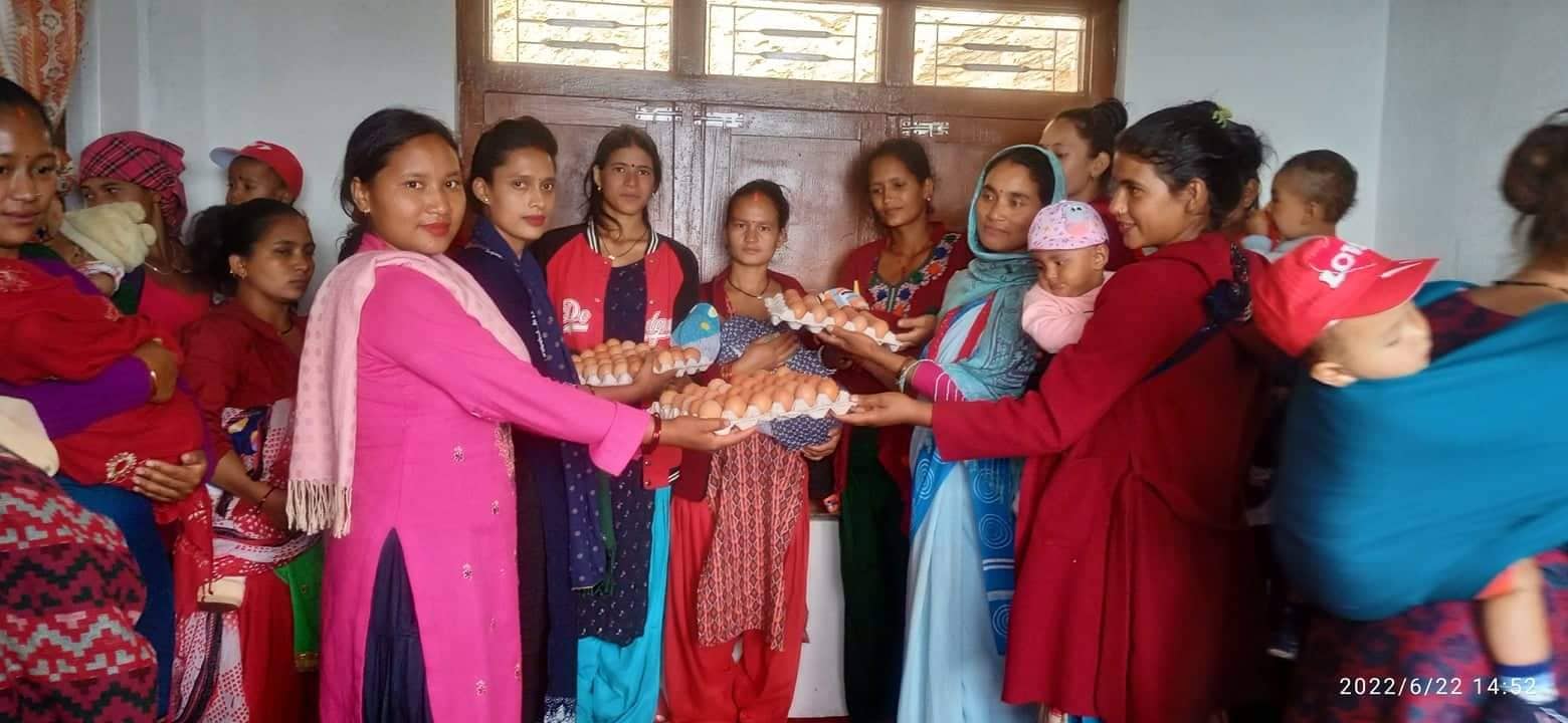गैरिनेटाका आमा समुह र हजार दिने आमाहरुलाई विभिन्न सामग्री वितरण