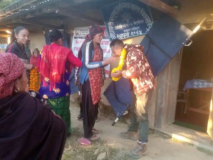 बेतखोलाको हरियाली आमा समुहलाई स्ट्रेचर  