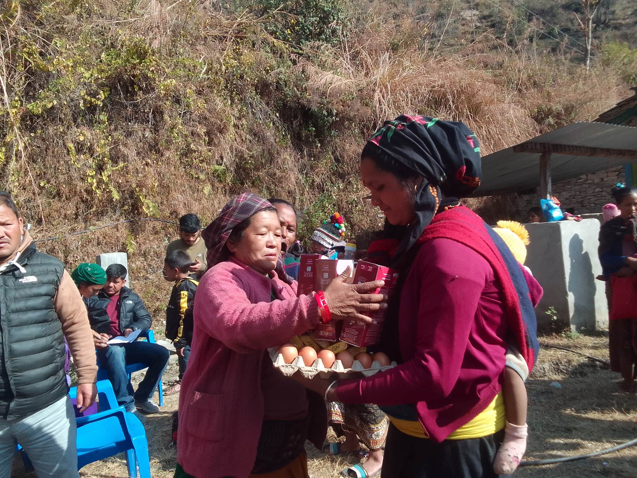 ५ वर्ष मुनिका बालबालिकालाई पौष्टिक आहार वितरण  