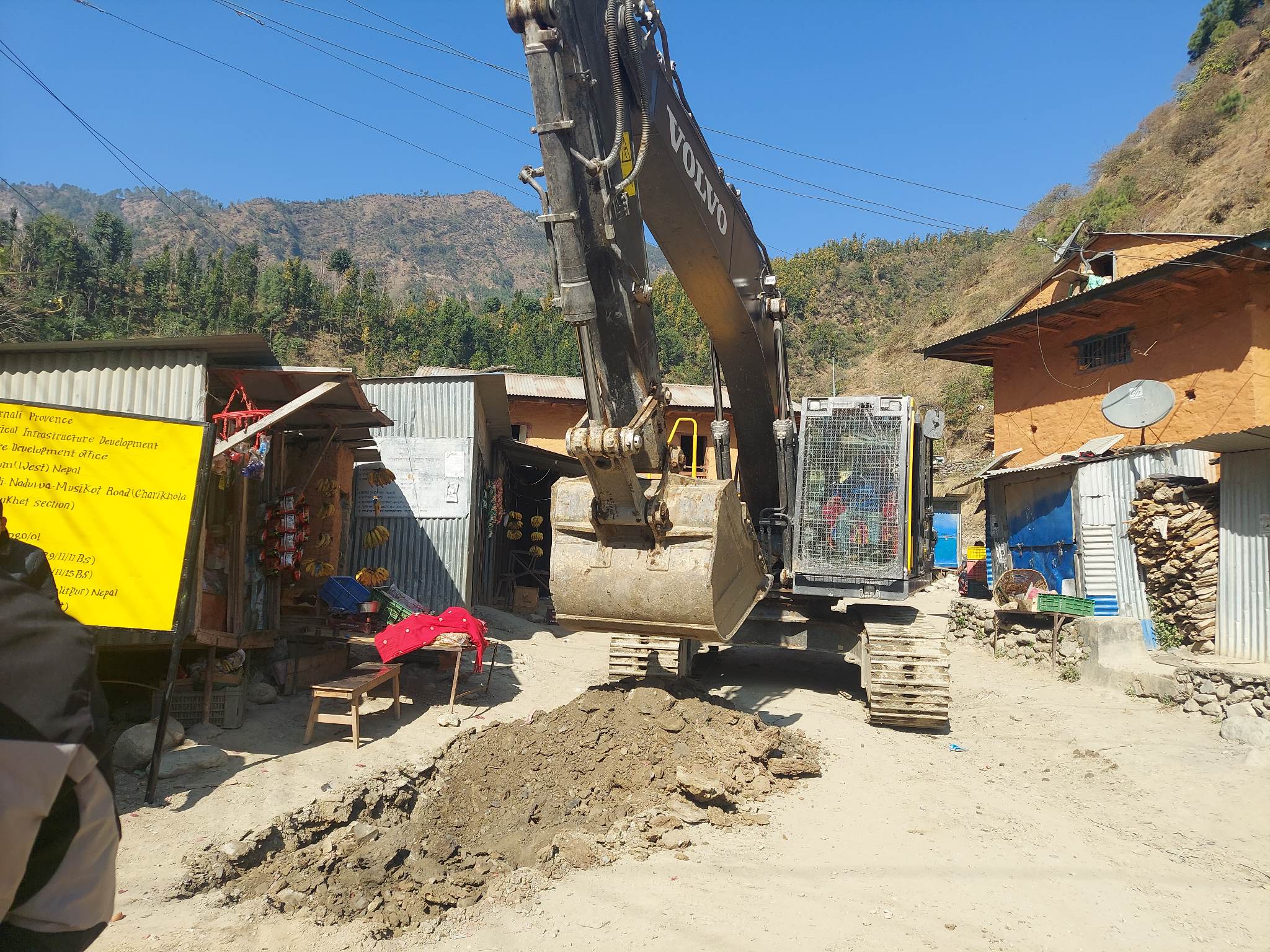 छिनखेत–घारीखोला सडक कालोपत्रे हुँदै 
