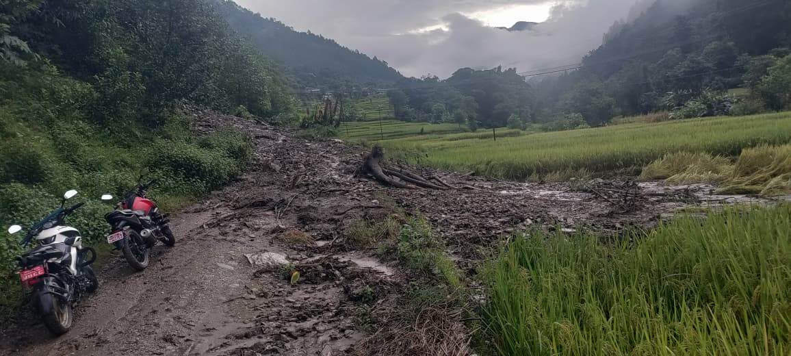 मुसिकोट ४ मा पहिराेले विद्युत आयाेजनामा क्षति, ६ सय घरधुरी विद्युत् सेवाबाट वञ्चित, सडक अवरुद्ध