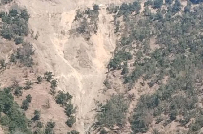 बाँफिकोट ७ भम्पुमा जेसिबी दुर्घटना हुँदा सह- चालकको घटनास्थलमै मृत्यु