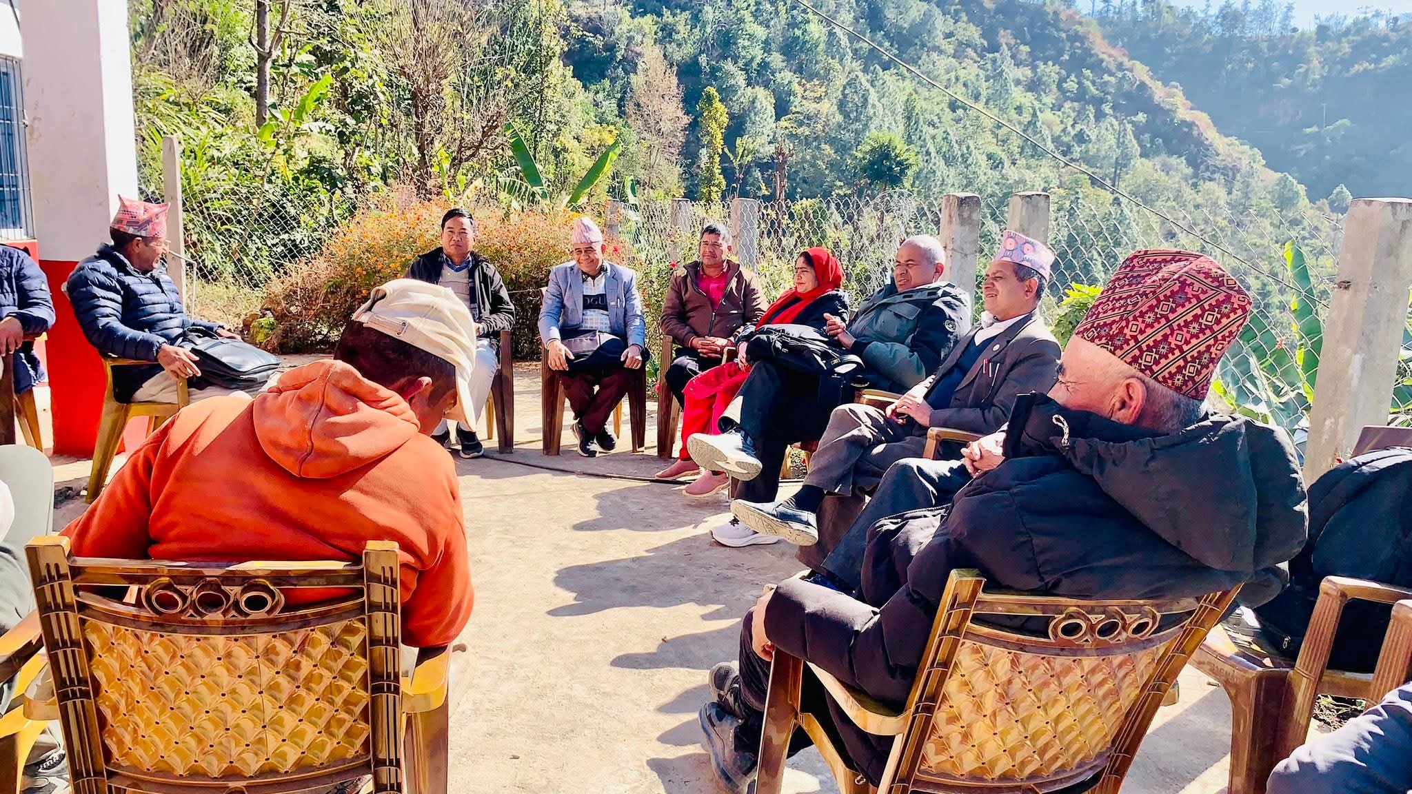 नगरपालिकाले भन्यो असारसम्म फोहोर फाल्न दिनुहाेस, स्थानीयले भने एक दिन दिन्नौँ