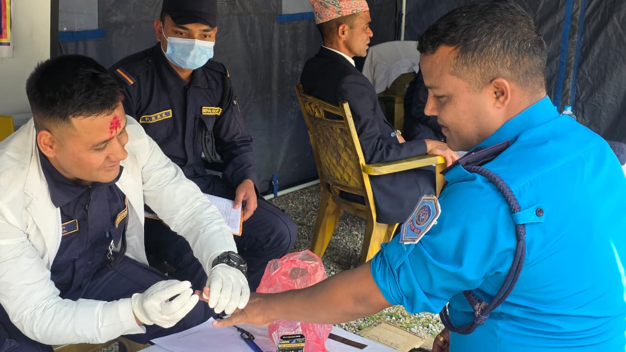 रुकुम पश्चिमका प्रहरी कर्मचारीहरूको स्वास्थ्य परीक्षण