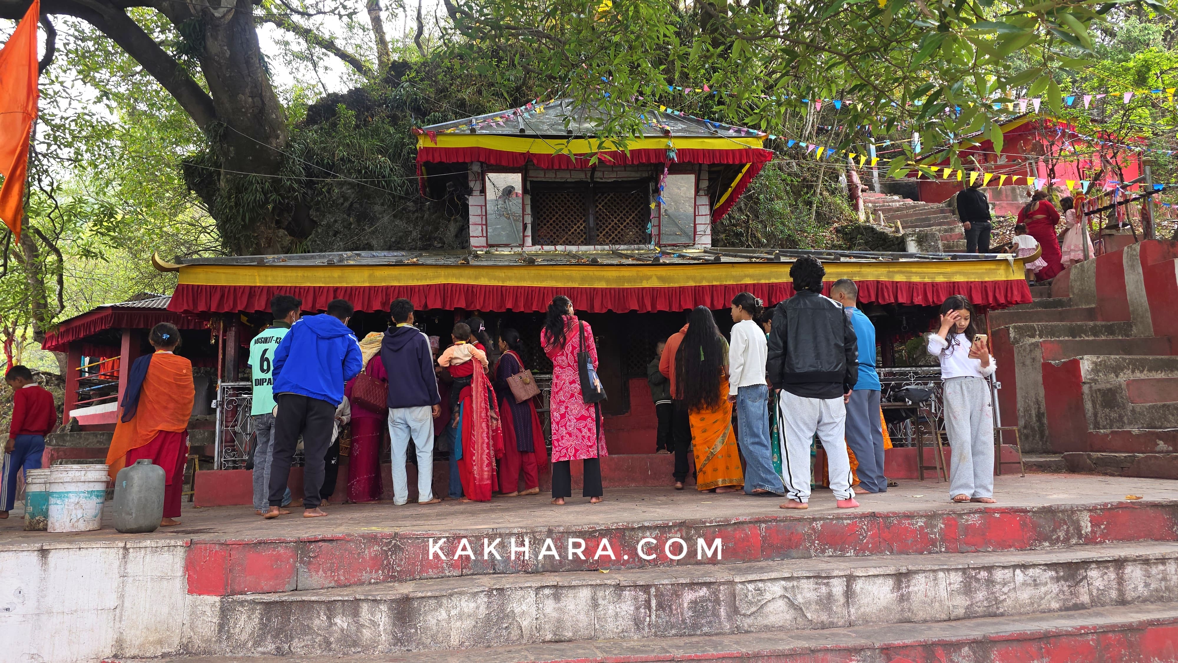 आगजनी पछि पनि डिग्रे  मन्दिरमा पूजा नियमित