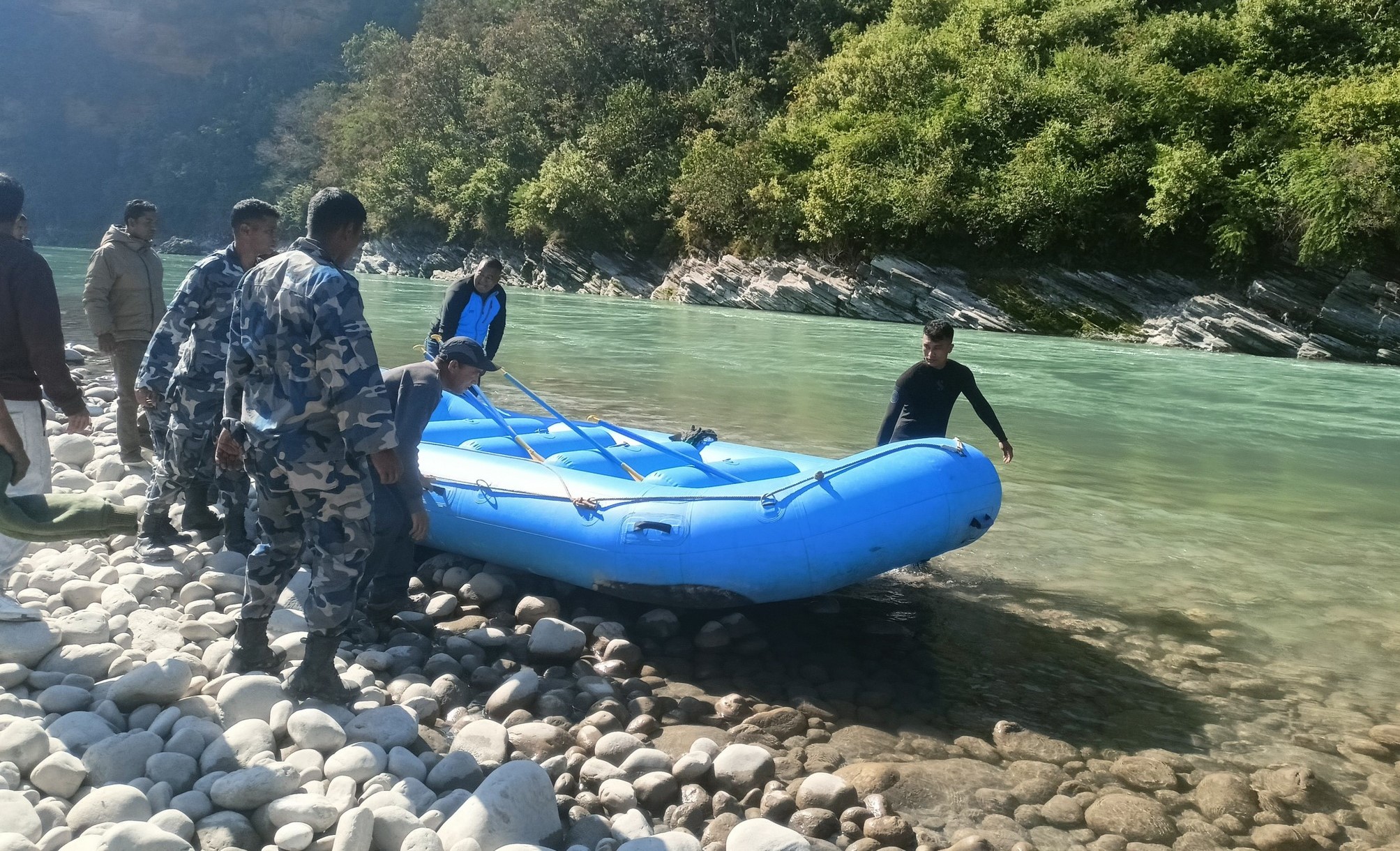 चौरजहारी घटना: बेपत्ता समिरको खोजि गर्न गोताखोरसहितकाे टोली परिचालन 
