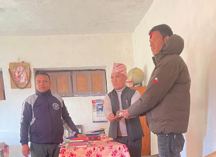 सरस्वती आवि तिर्सिङमा समाजसेवी विकद्धारा दश हजार रुपैयाँ आर्थिक सहयोग 