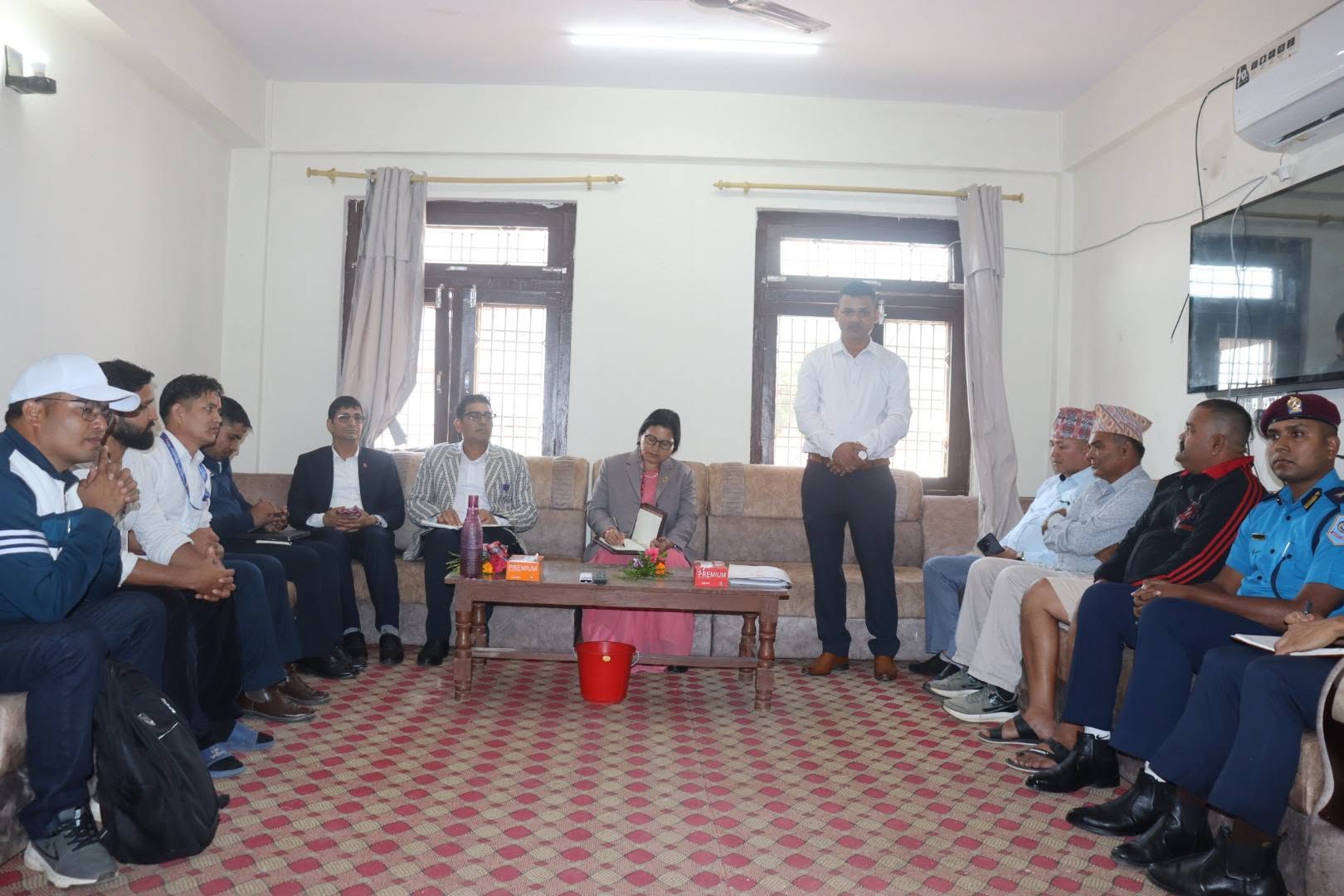 दसैँ–तिहारमा मनपरी भाडा असुल्ने र सिन्डिकेट चलाउनेलाई कारबाही गर्न मन्त्री रोकाको निर्देशन