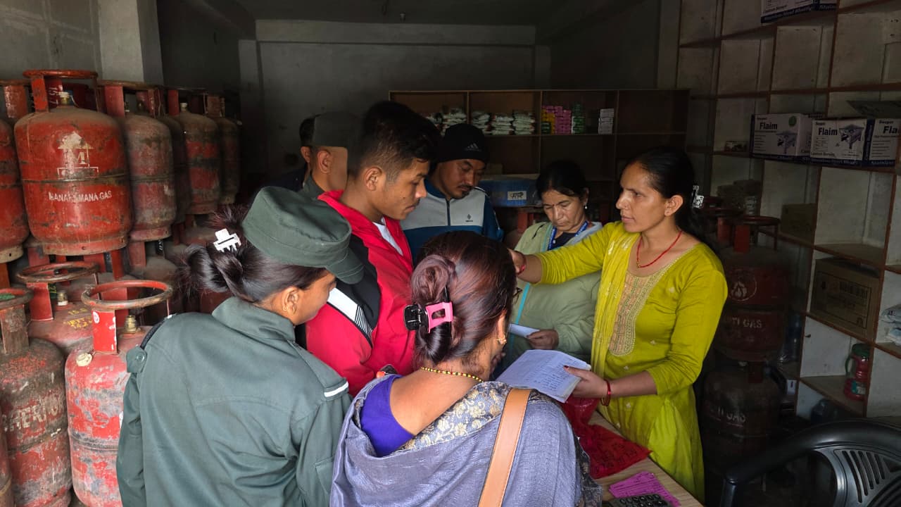 मुसिकोटका ग्यास पसलमा अनुगमन, अनधिकृत पसलबाट ग्यास बिक्री 