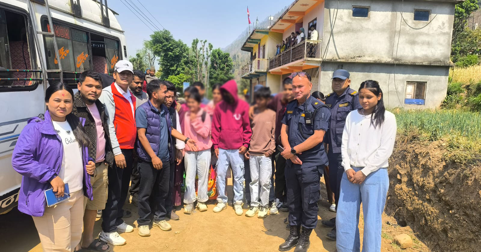 गैर कानुनी रूपमा बर्दिया लैजान लागिएका सानीभेरीका १५ बालबालिकाको उद्धार 