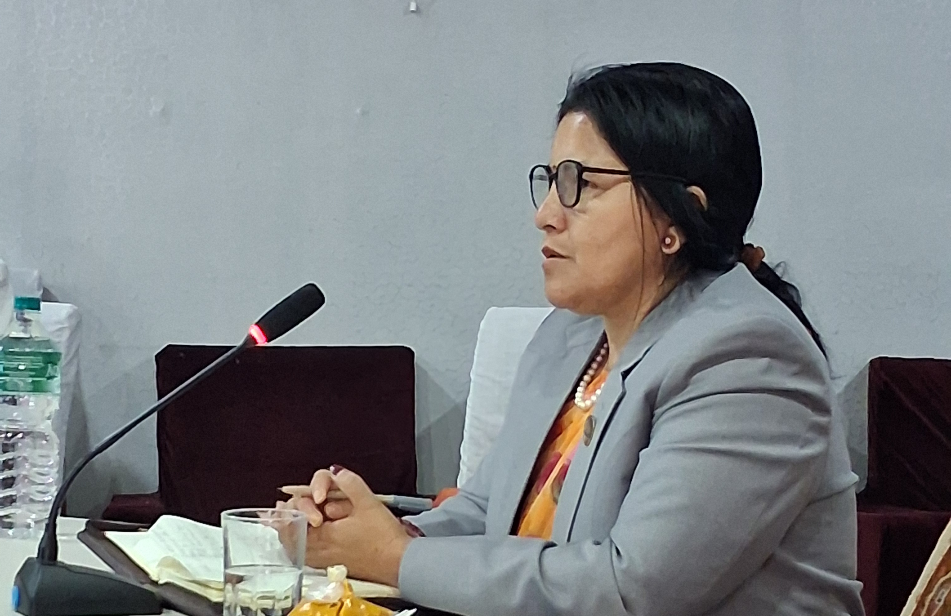 समयमै काम सम्पन्न नगर्ने ठेकेदारलाई कारबाही हुन्छ : मन्त्री रोका
