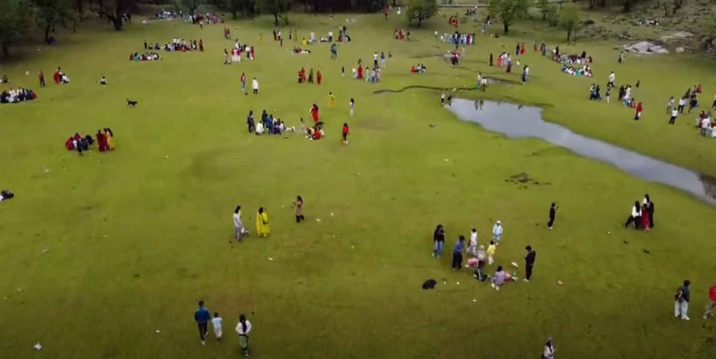 ठुली दहमा बढे आन्तरिक पर्यटक, फाेहाेर पनि बढ्याे  