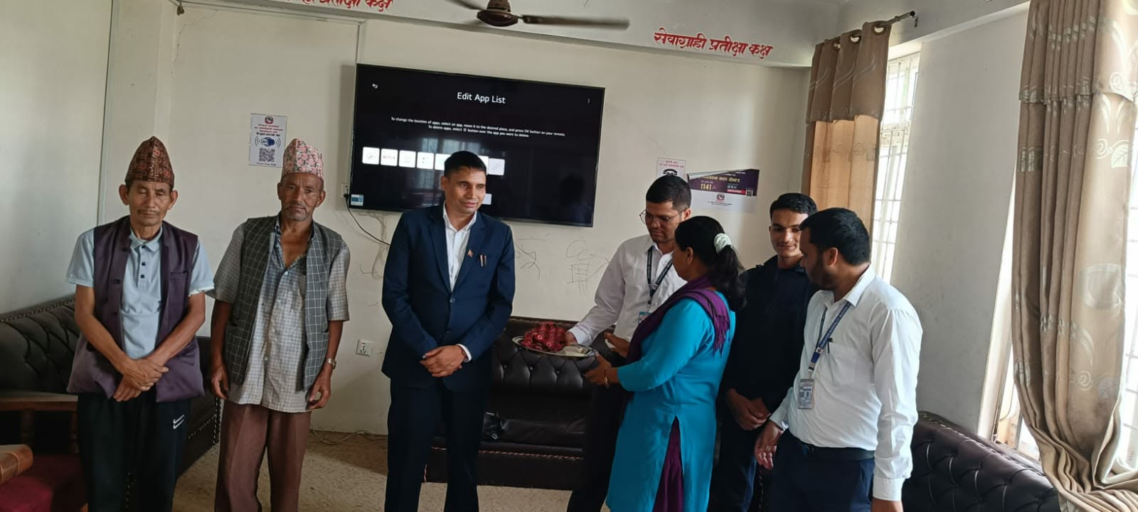 यो वर्ष सेवा लिन आउने पहिलो २ सेवाग्राहीलाई चौरजहारी नगरपालिकाले गर्‍यो स्वागत 
