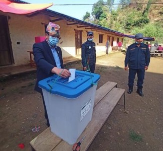 लुम्बिनीका सभामुखद्धारा चुनवाङबाट मतदान 