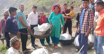 आठबीसकोट ८ द्धारा सामाजिक कामका लागि सबै टोलमा भाँडा वितरण 