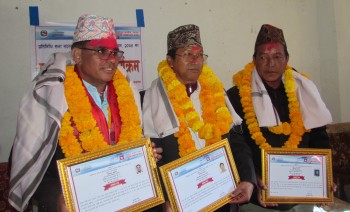 नव निर्वाचित सांसद्लाई प्रमाण–पत्र प्रदान (फोटो फिचर)