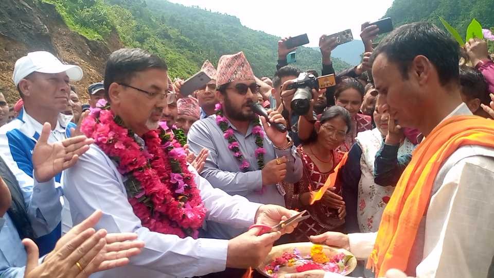पुर्वमन्त्री एवम प्रतिनिधी सभा सदस्य शर्माद्धारा गाराघाट पुल उद्घाटन
