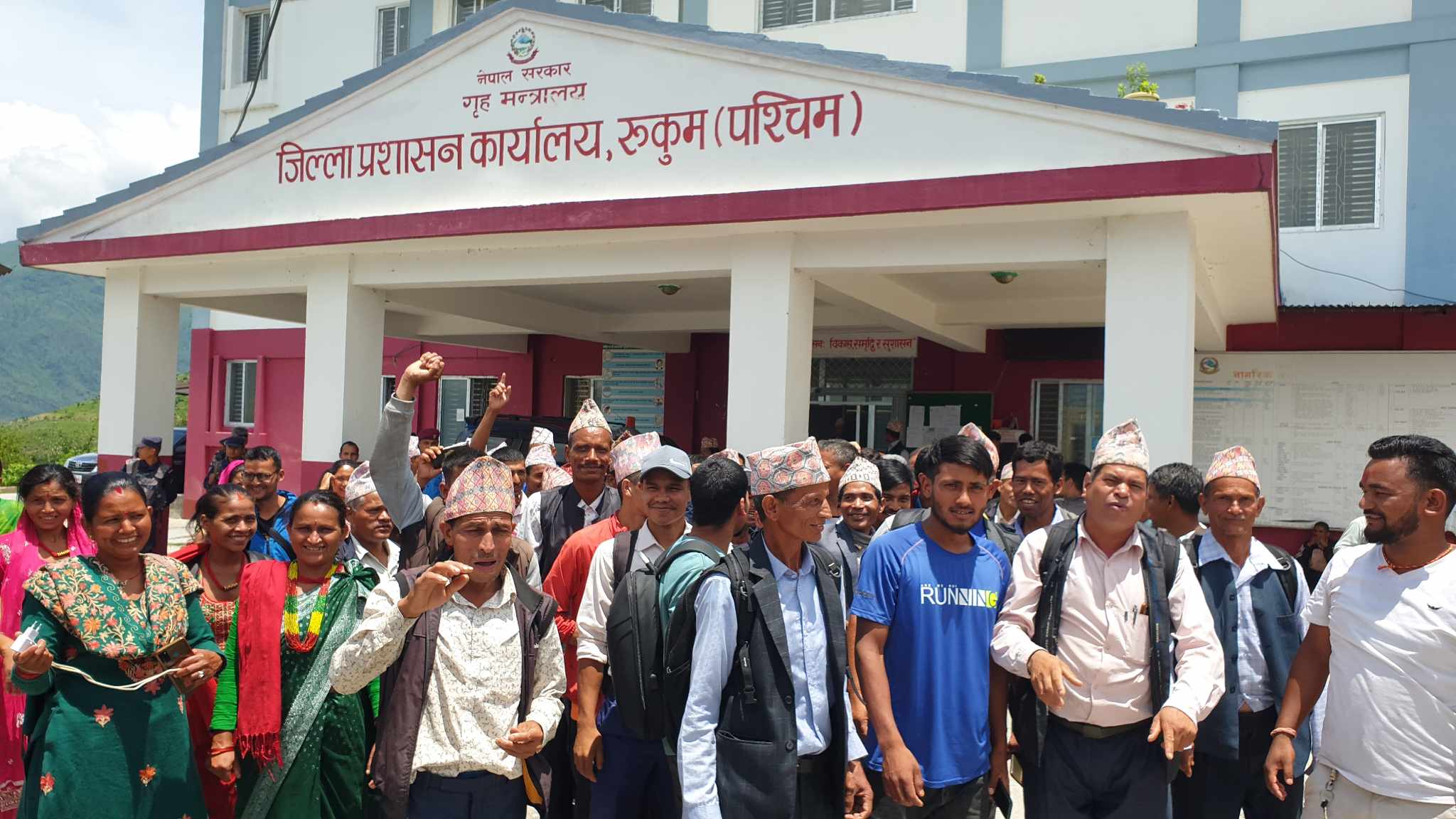 १९ कराेड बजेट भुक्तानी नभएपछि रूकुम पश्चिमका उपभाेक्ताकाे विचल्ली, प्रधानमन्त्रीलाई ज्ञापन पत्र