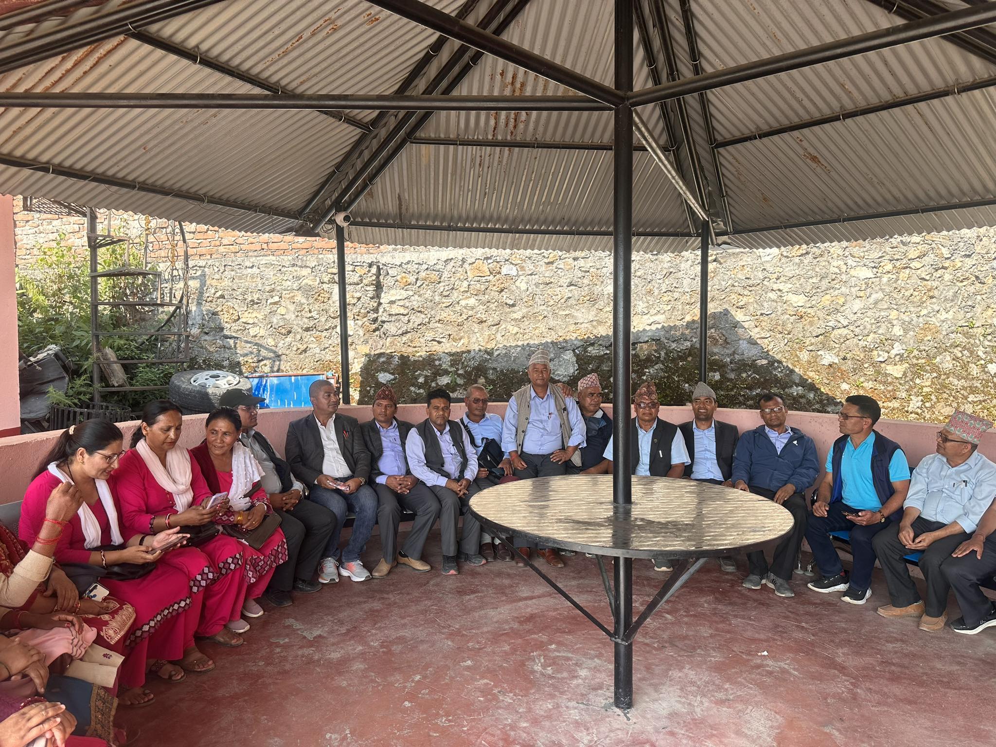 त्रिभुवन जनता माविका शिक्षक आन्दोलित, विव्यस विगठनका लागि दबाब दिन नगरपालिका पुगे