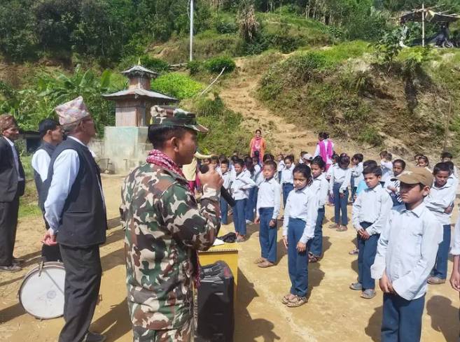 विद्यार्थी र शिक्षकलाई सेनाद्वारा विपद् न्यूनीकरण सम्बन्धी प्रशिक्षण  
