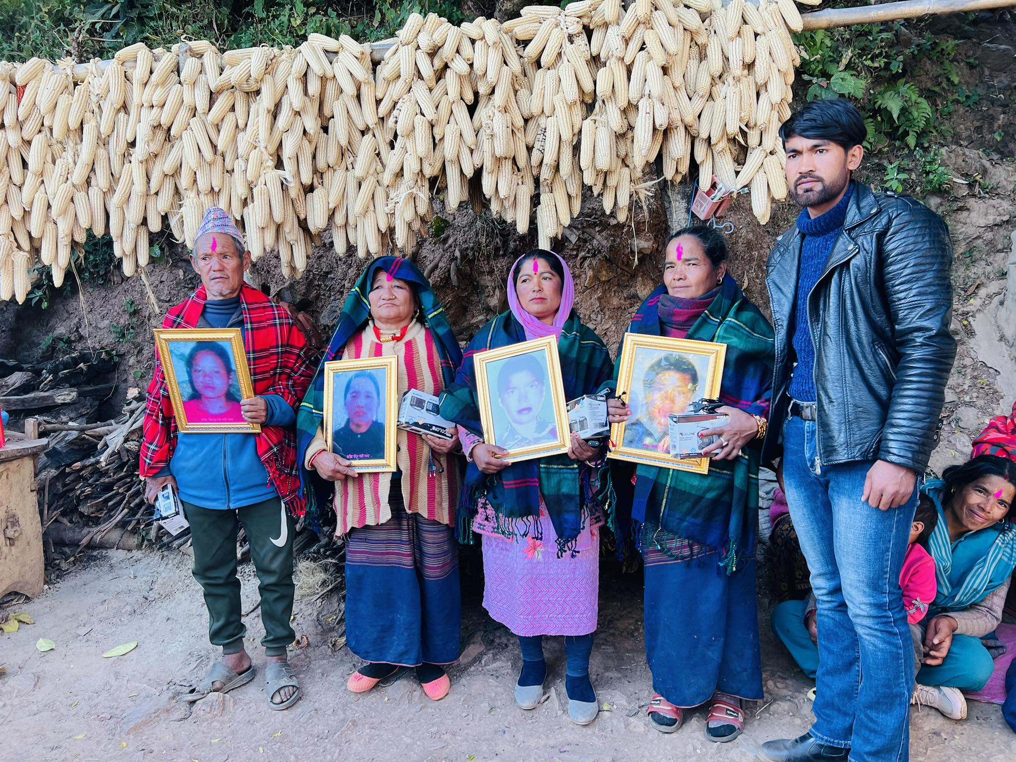जन्मदिनको अवसरमा सहिद परिवारलाई सम्मान 
