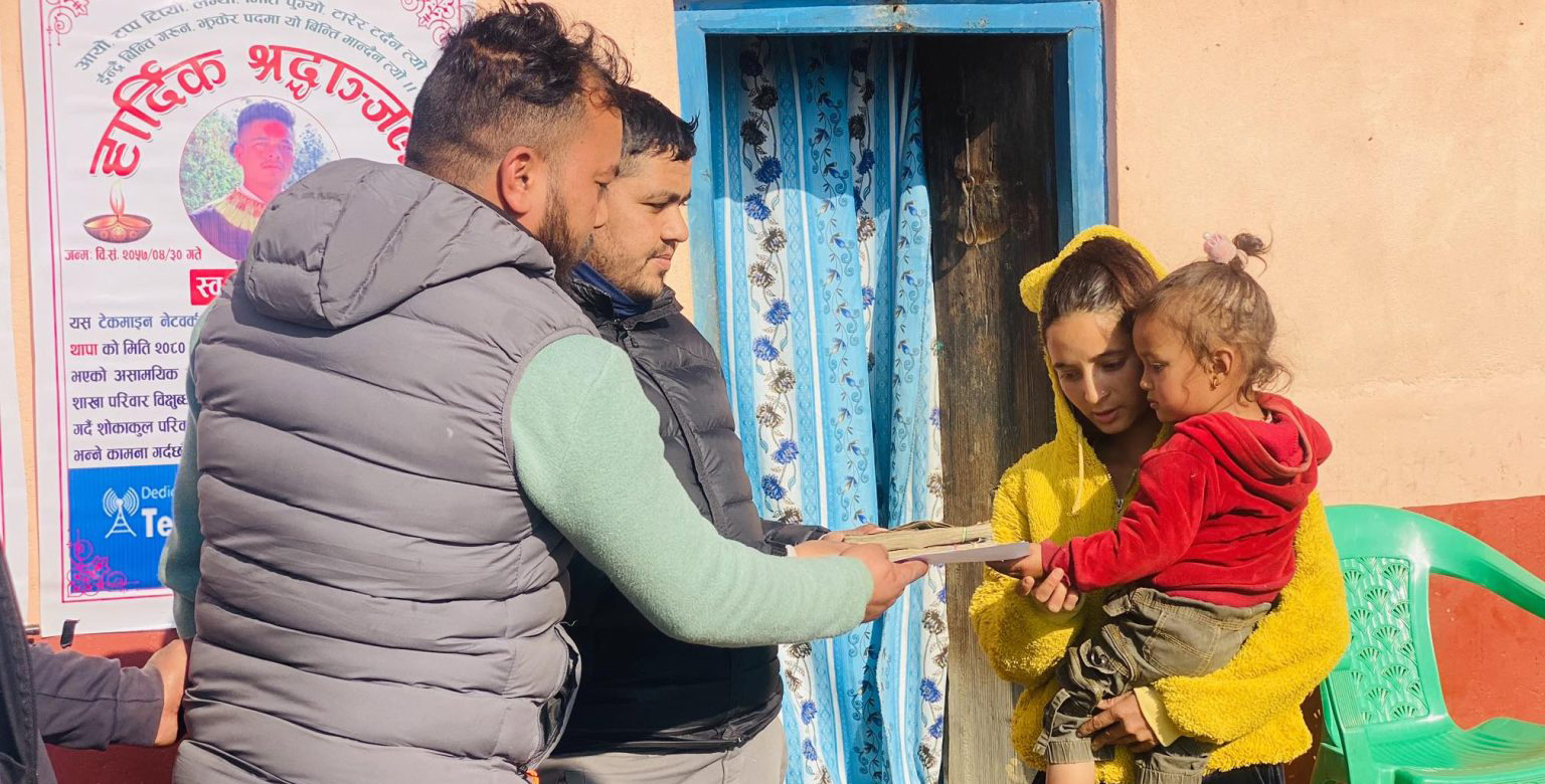 करेन्ट लागेर मृत्यु भएका सुमनको परिवारलाई टेकमाइण्ड्स परिवारको दुई लाख सहयोग 