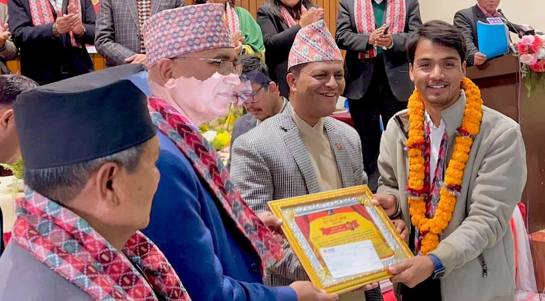 पत्रकार महेश केसीलाई ‘डेकेन्द्र थापा स्मृति पत्रकारिता पुरस्कार’