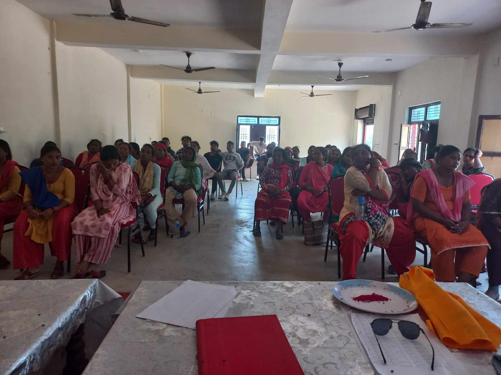 चौरजहारीमा कुखुरा र बङ्गुर पालन सम्बन्धी तालिम सुरु