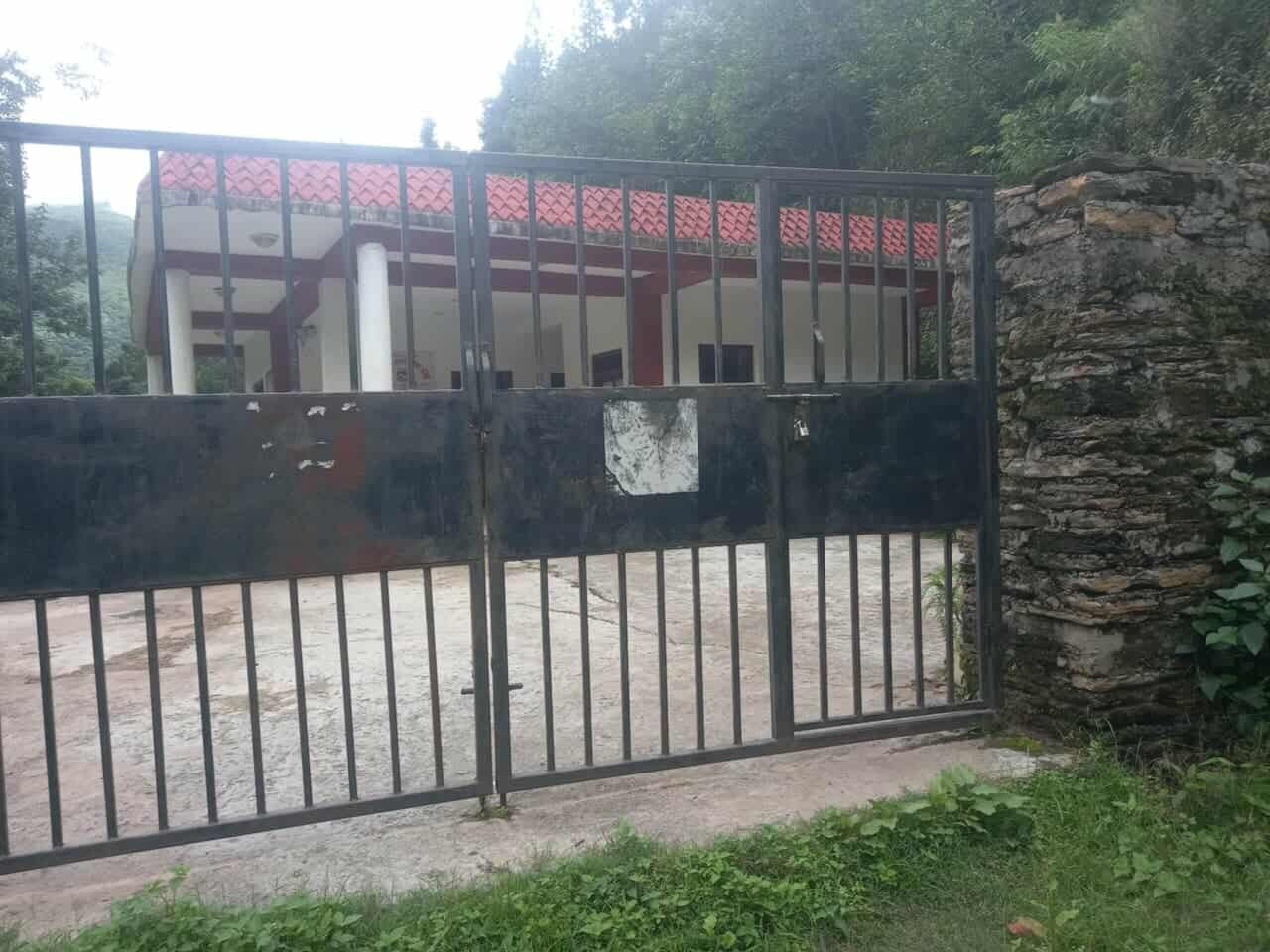मुसिकोट ८ को स्वास्थ्य चौकीमा जग्गा धनीले लगाएको ताला नगर प्रहरीले खोल्यो, किन लागेको थियो ताला ?