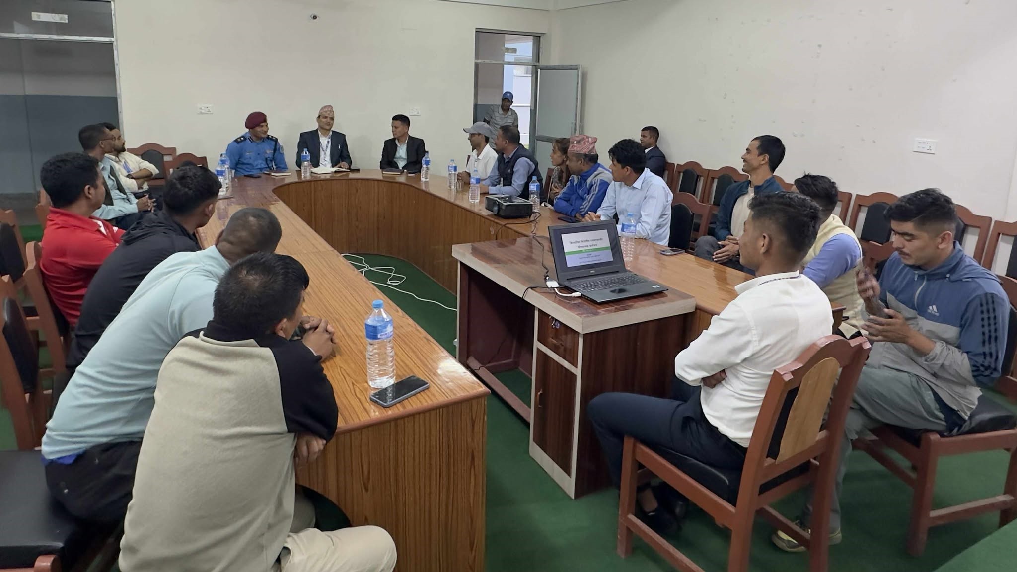 सवैसँग सहकार्य गरेर जिल्लामा केही नयाँ काम गर्छू : प्रजिअ थानी 