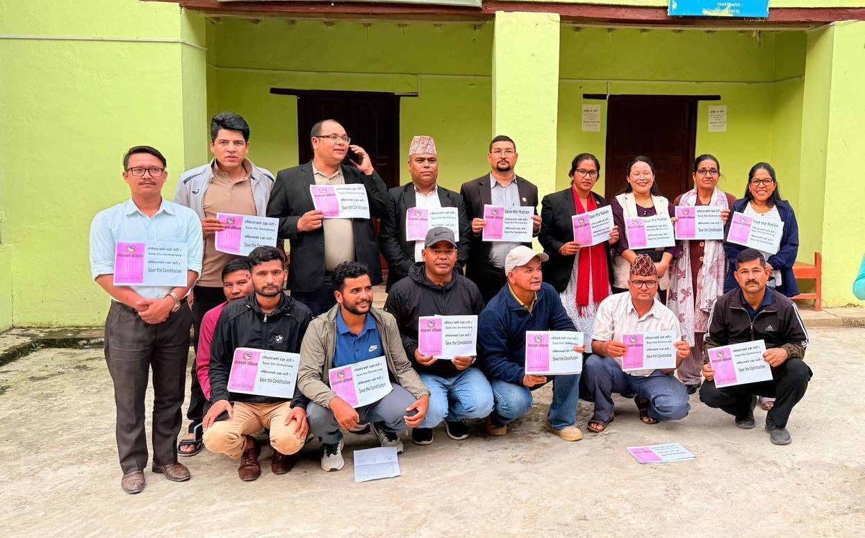 रुकुम पश्चिममा संवैधानिक व्यवस्था अनुसार सरकार गठन गर्नुपर्ने माग राख्दै सांकेतिक प्रर्दशन 