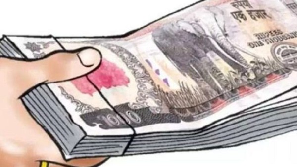 विद्यालयको छतबाट लडेर घाइते भएका तिलकलाई विद्यालयको आर्थिक सहयोग