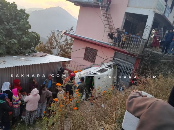बागबजार नजिकै बोलेरो जिप दुर्घटना 