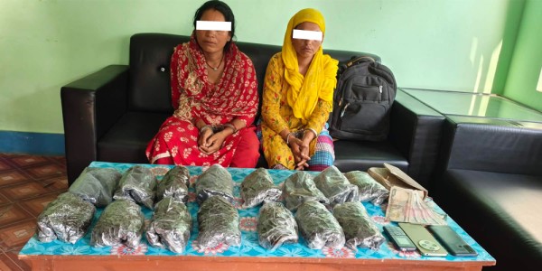१५ किलो ३ सय ग्राम अफिम सहित २ महिला पक्राउ