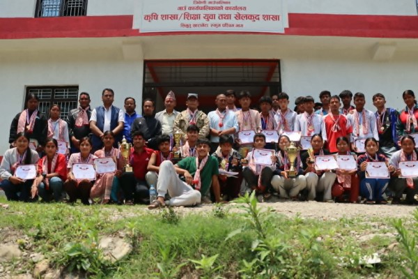 जिल्लास्तरिय राष्ट्रपती रनिङ शिल्डमा तेस्रो भएको त्रिवेणीलाई पालिकाको सम्मान