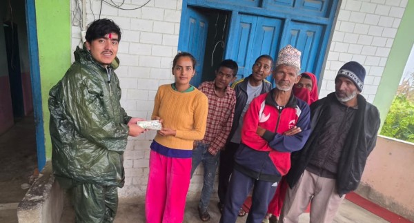 छोराको जन्मदिनको अवसरमा विशाल र सिताद्वारा आश्रमलाई १५ हजार सहयोग