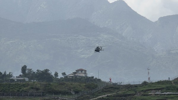 सुत्केरी आमा र नवजात शिशुको हेलिकप्टर मार्फत उद्दार
