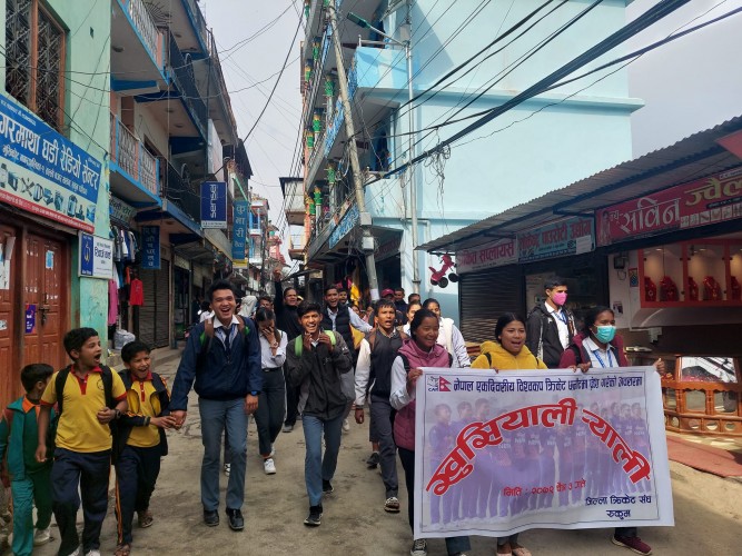 नेपाल विश्वकप छनौटमा पुगेकोमा रुकुम पश्चिममा खुसियाली र्याली 