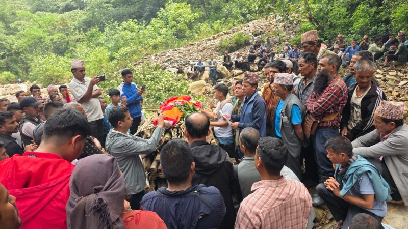 माेतीकलाकाे निधनमा माओवादी केन्द्र रूकुम पश्चिमद्वारा शाेक व्यक्त