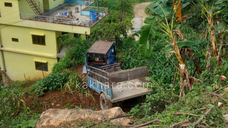 सल्लेमा ट्याक्टर दुर्घटना हुँदा चालक घाइते 