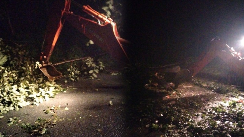 शितलपाेखरीमा अवरुद्ध मध्यपहाडी लाेकमार्ग सुचारू